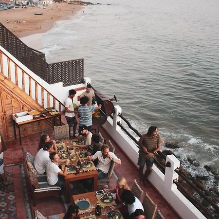 Hashpoint Surf Camp Vandrerhjem Taghazout Eksteriør bilde
